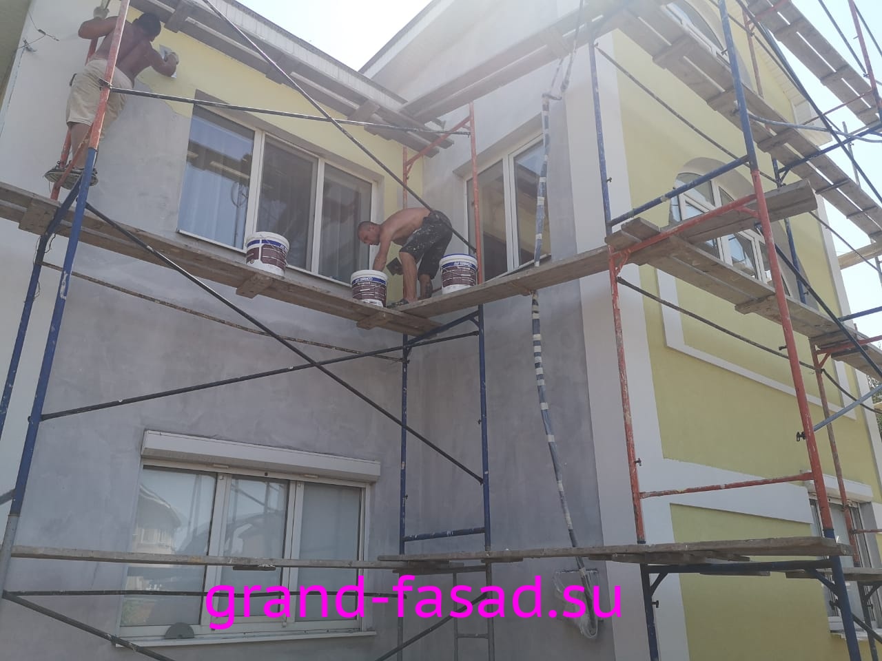Мастер по ремонту фасада частного дома